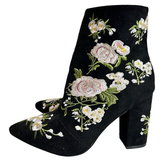 Floral Embroidered Black Ankle Boots, Size 39, faux suede, heels, like NEW - Picture 3 of 9